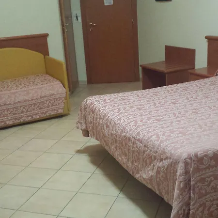 佩蒂卡利酒店 3* 佩萨罗