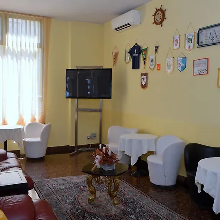 佩蒂卡利酒店 酒店 佩萨罗